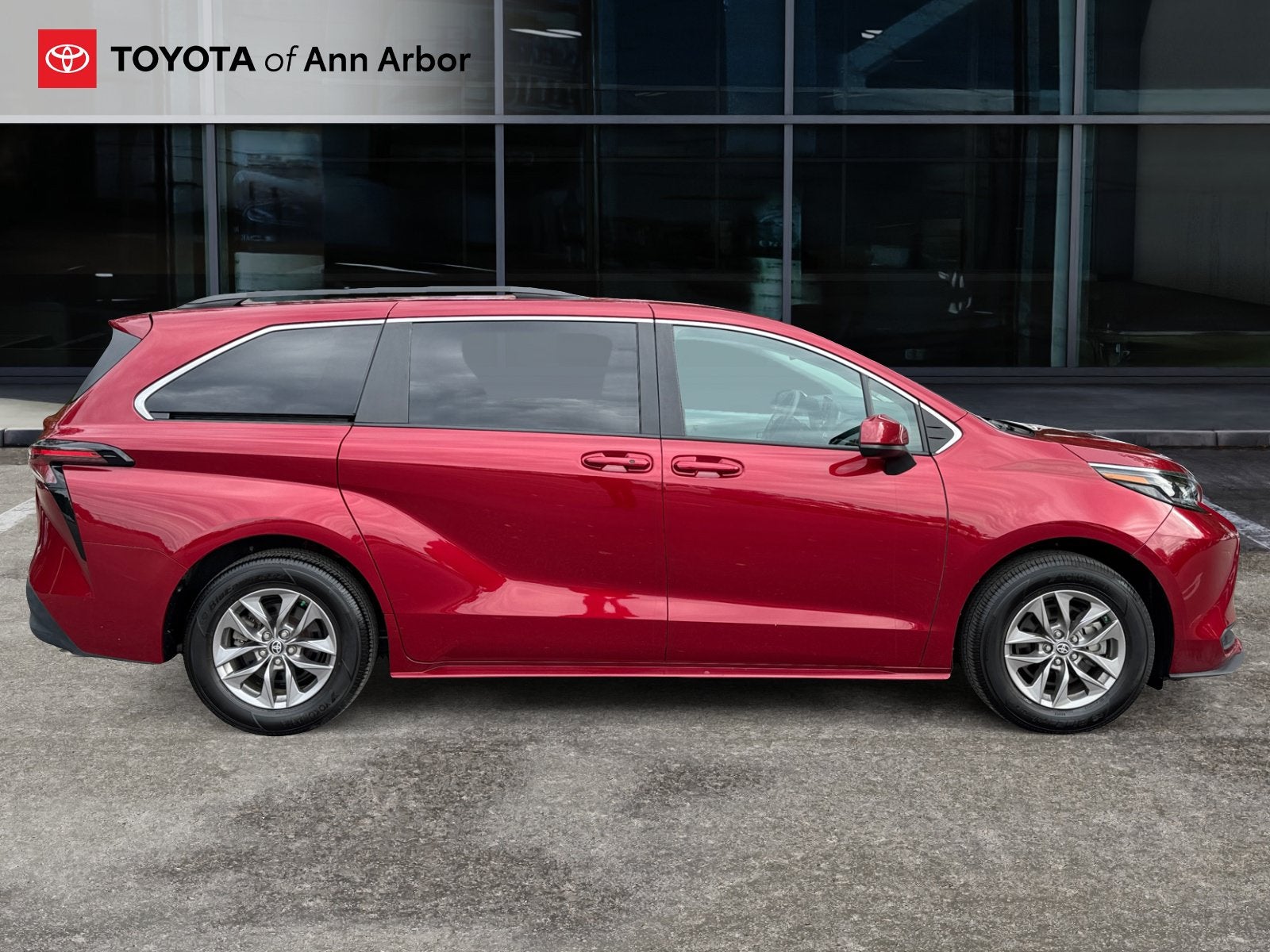 2024 Toyota Sienna LE 8 Passenger