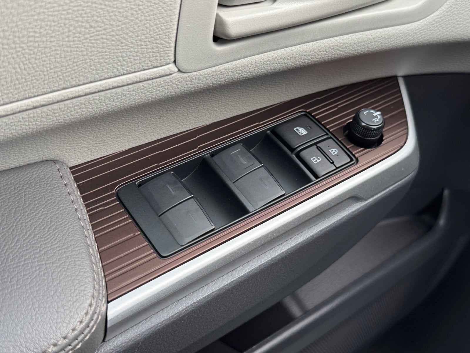 2024 Toyota Sienna LE 8 Passenger