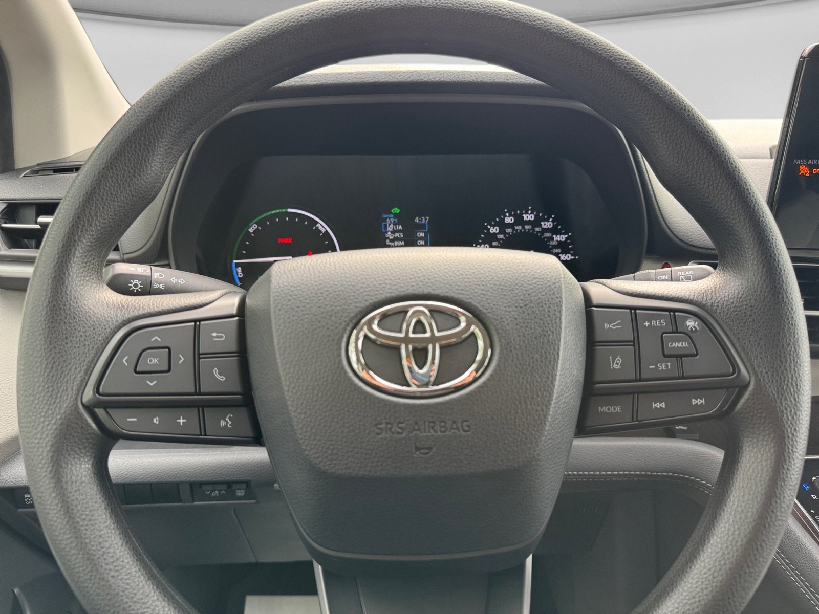 2024 Toyota Sienna LE 8 Passenger