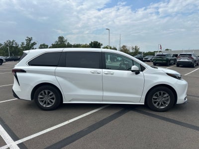 2025 Toyota Sienna LE 8 Passenger