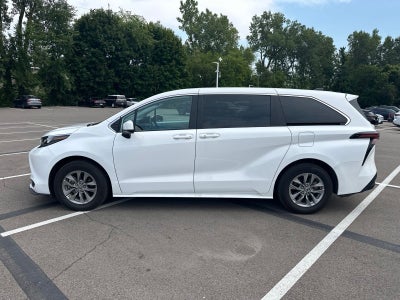 2025 Toyota Sienna LE 8 Passenger