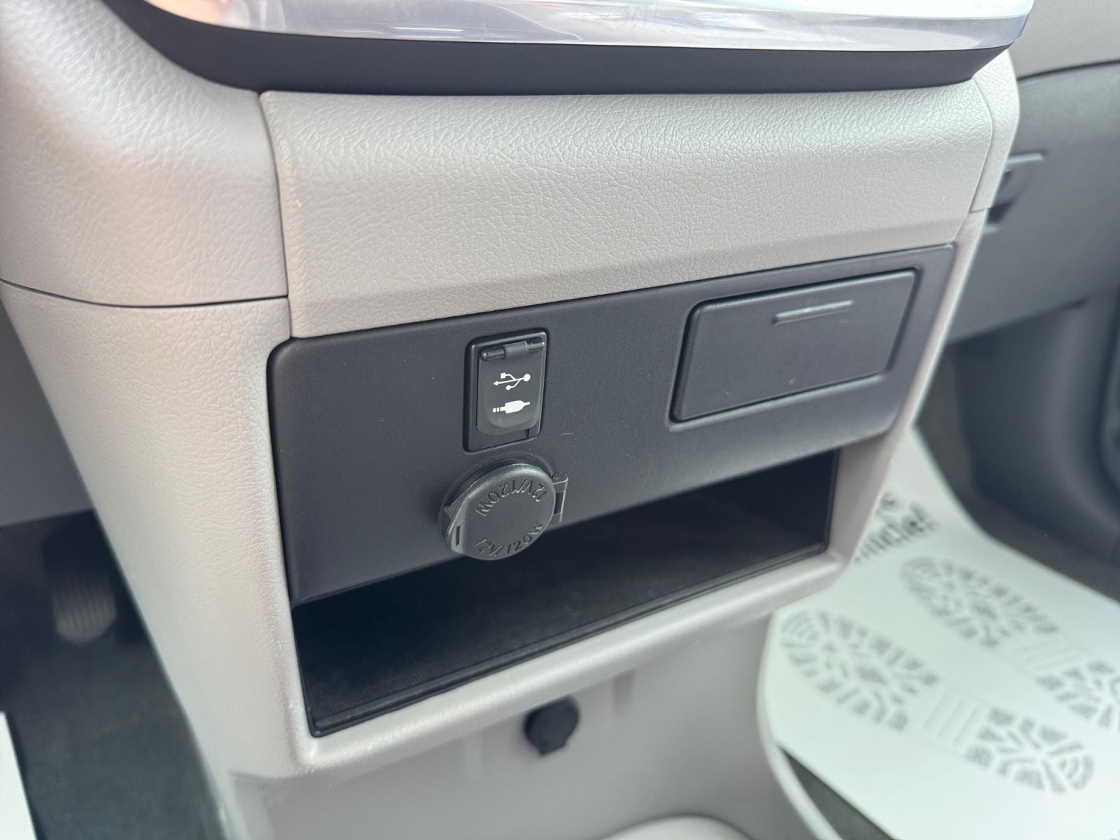 2017 Toyota Sienna L 7 Passenger