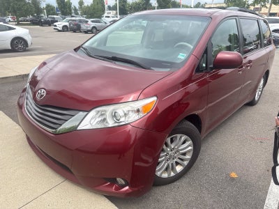 2012 Toyota Sienna XLE 8 Passenger