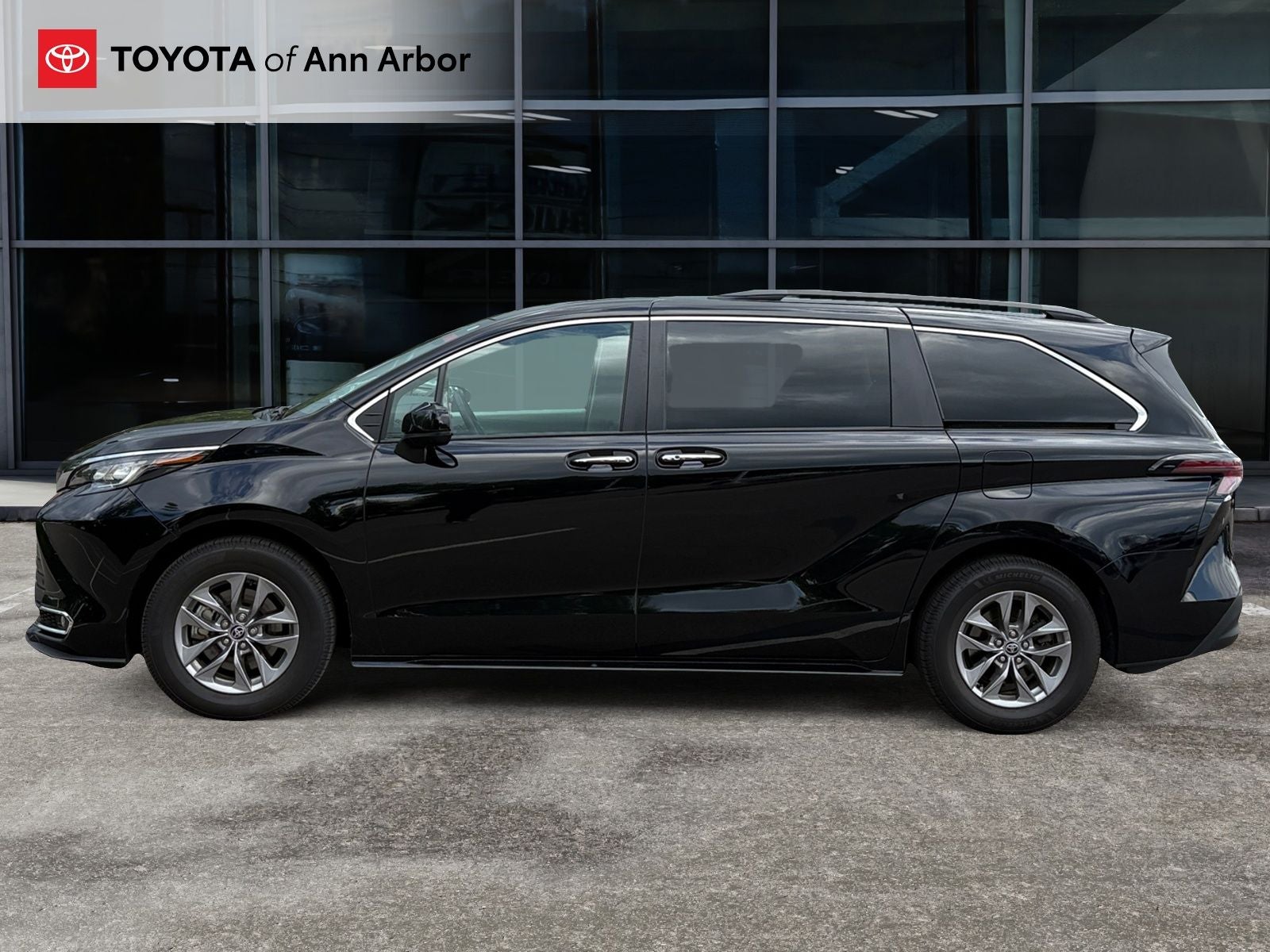 2023 Toyota Sienna XLE 8 Passenger
