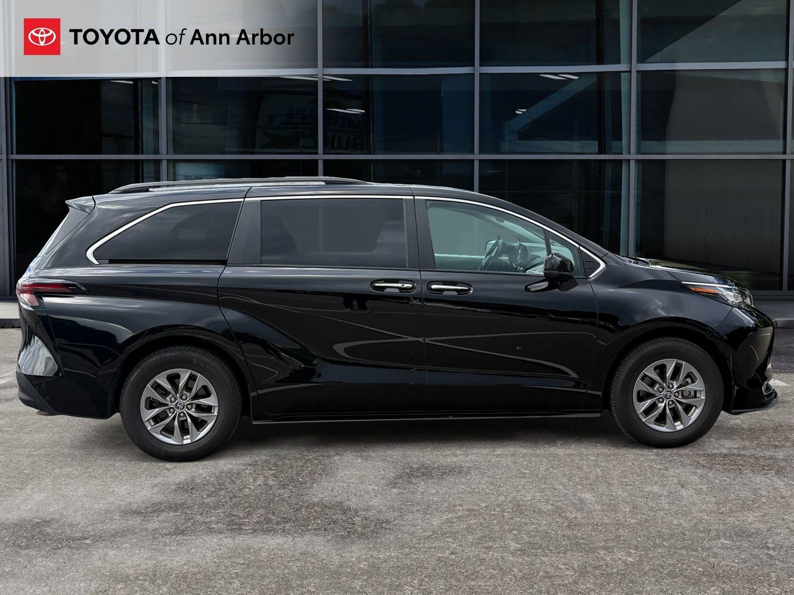 2023 Toyota Sienna XLE 8 Passenger