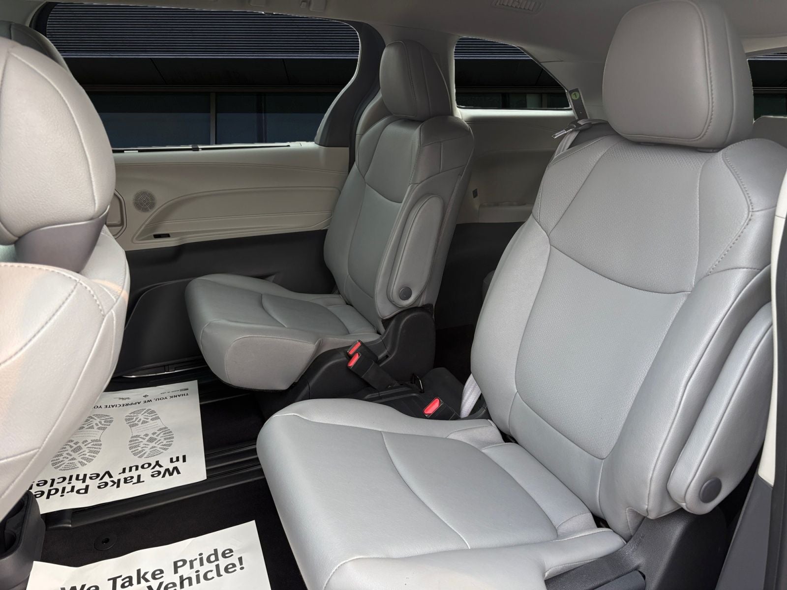 2023 Toyota Sienna XLE 8 Passenger