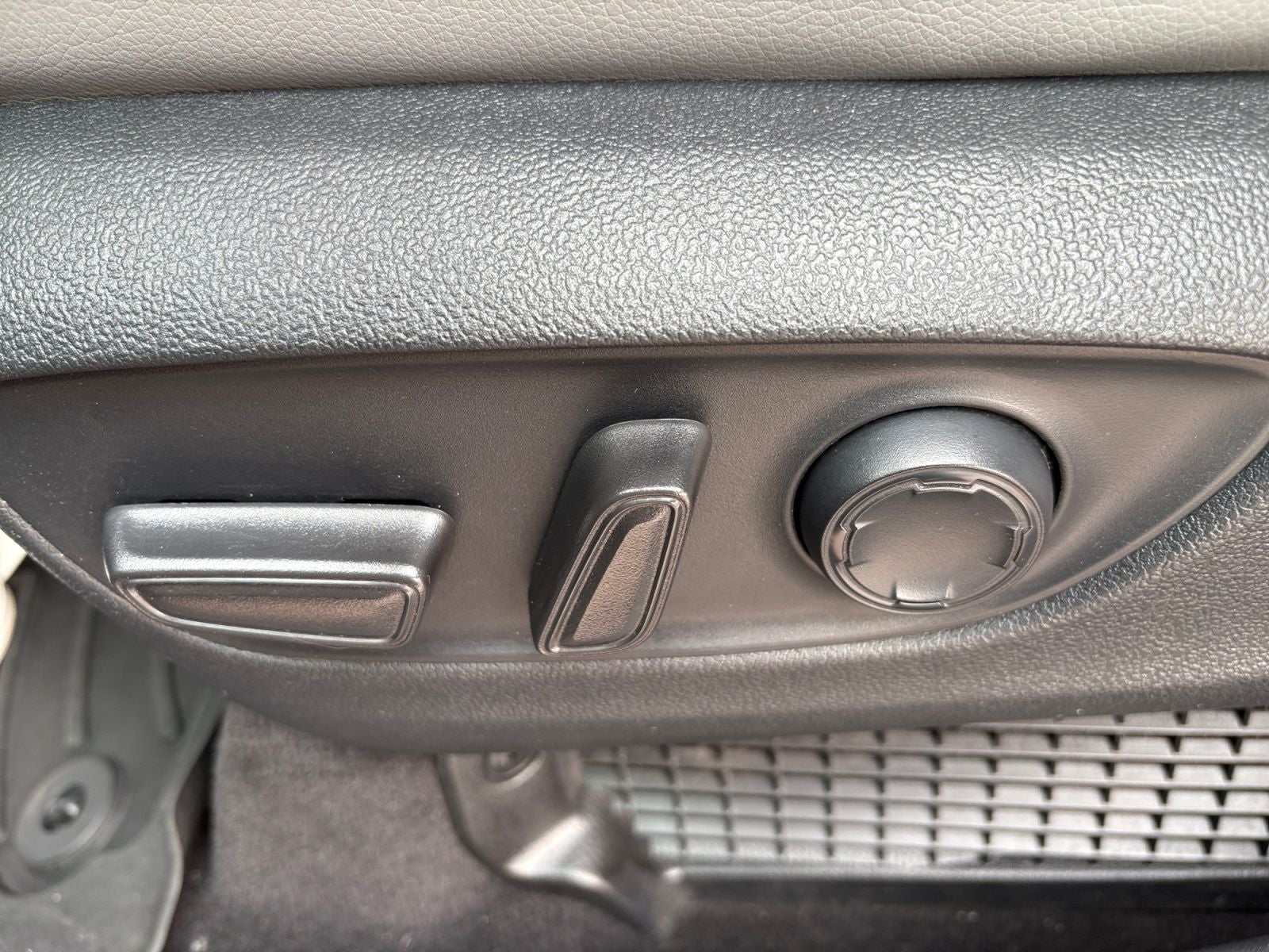 2023 Toyota Sienna XLE 8 Passenger