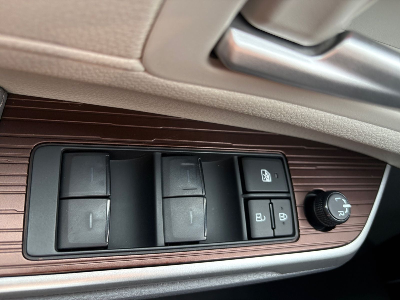 2023 Toyota Sienna XLE 8 Passenger