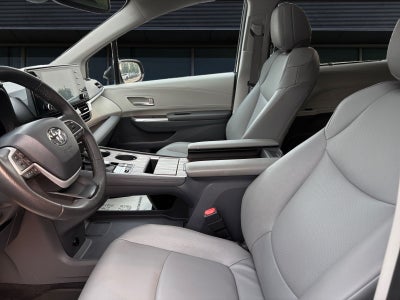 2023 Toyota Sienna XLE 8 Passenger