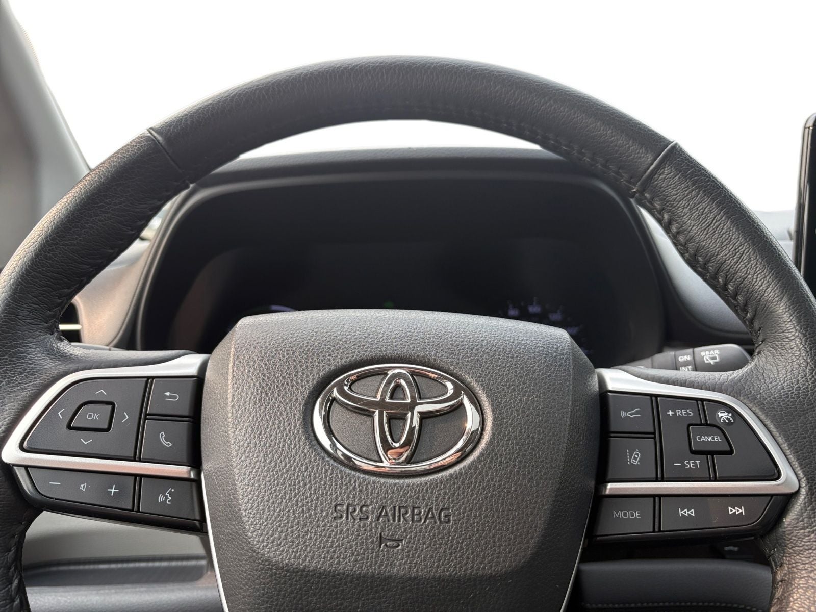 2023 Toyota Sienna XLE 8 Passenger
