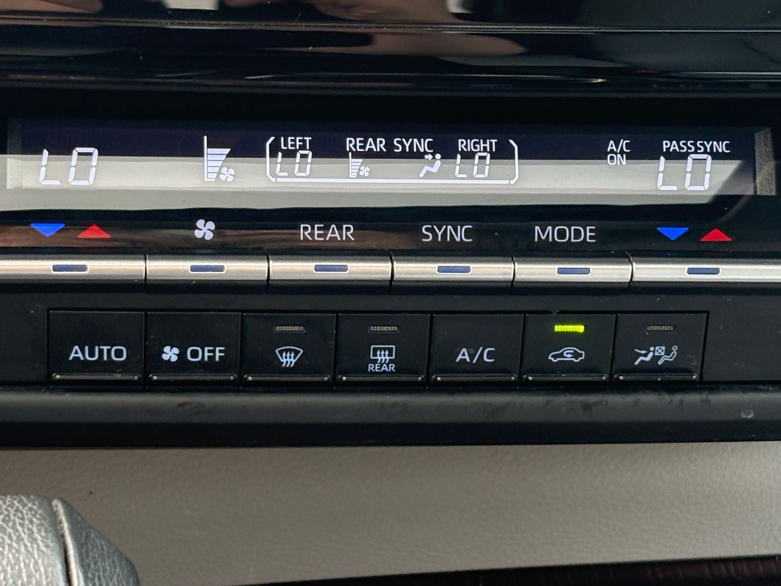 2023 Toyota Sienna XLE 8 Passenger