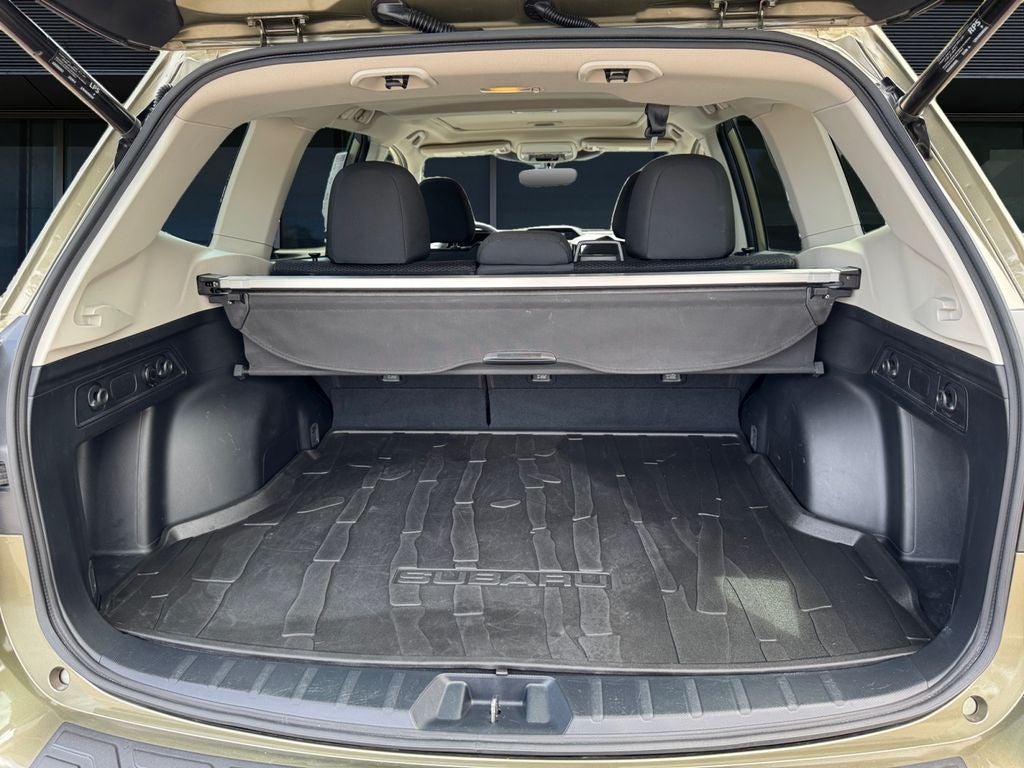 2024 Subaru Forester Premium **LIFETIME POWERTRAIN**