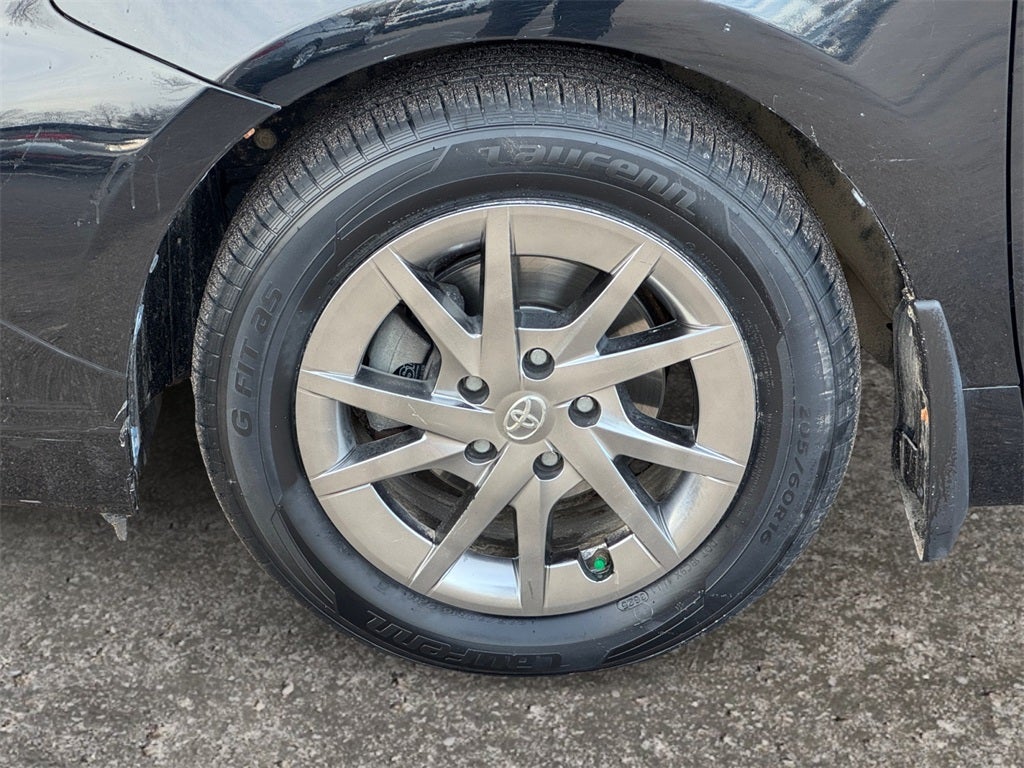 2017 Toyota Prius v Three