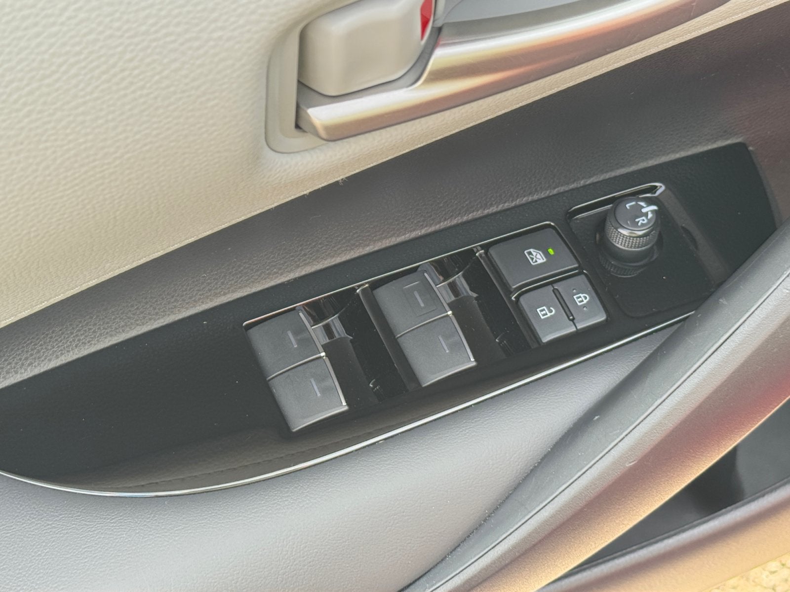 2024 Toyota Corolla Hatchback SE