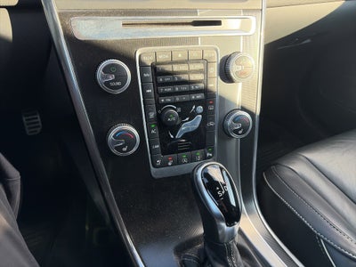 2017 Volvo XC60 T6 R-Design