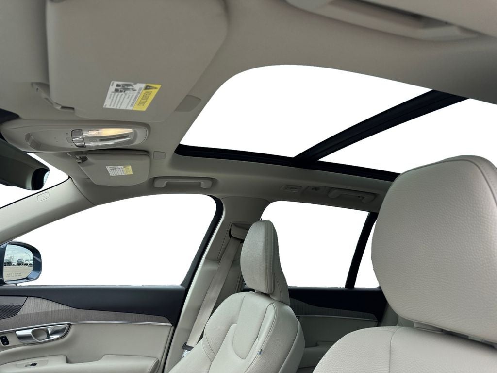2023 Volvo XC90 Recharge Plug-In Hybrid T8 Plus Bright Theme 7 Passenger *LIFETIME POWERTRAIN*