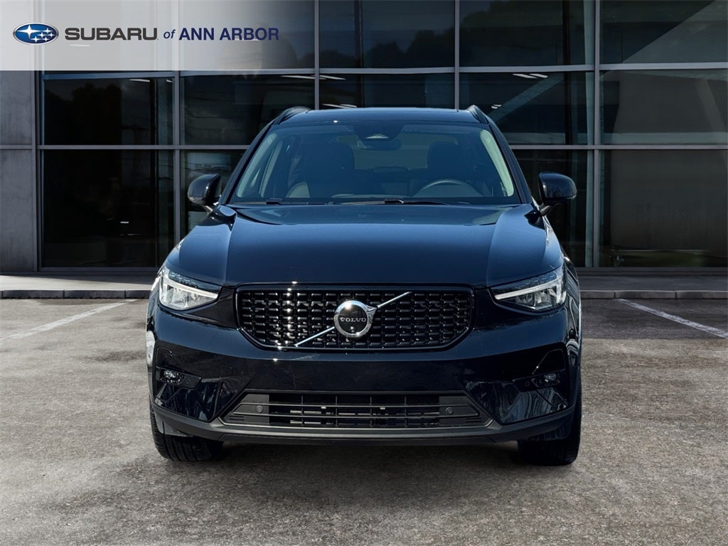 2025 Volvo XC40 B5 Plus Dark Theme *LIFETIME POWERTRAIN*