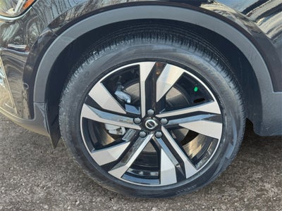 2025 Volvo XC40 B5 Plus Dark Theme *LIFETIME POWERTRAIN*