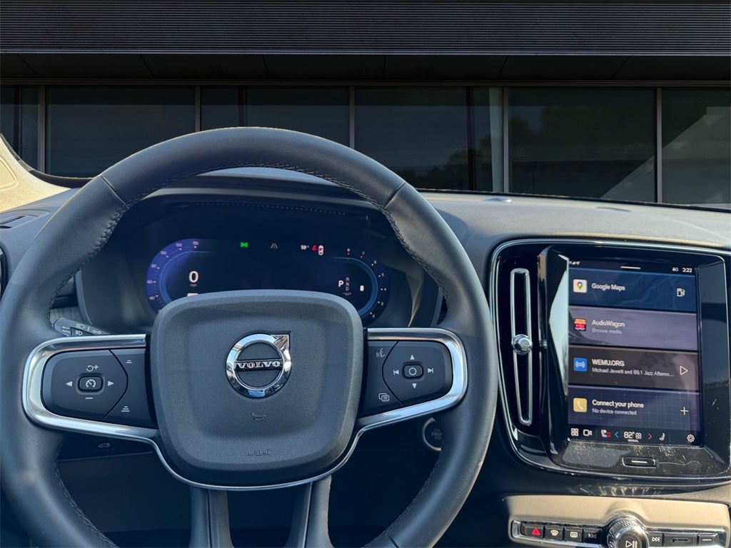 2025 Volvo XC40 B5 Plus Dark Theme *LIFETIME POWERTRAIN*