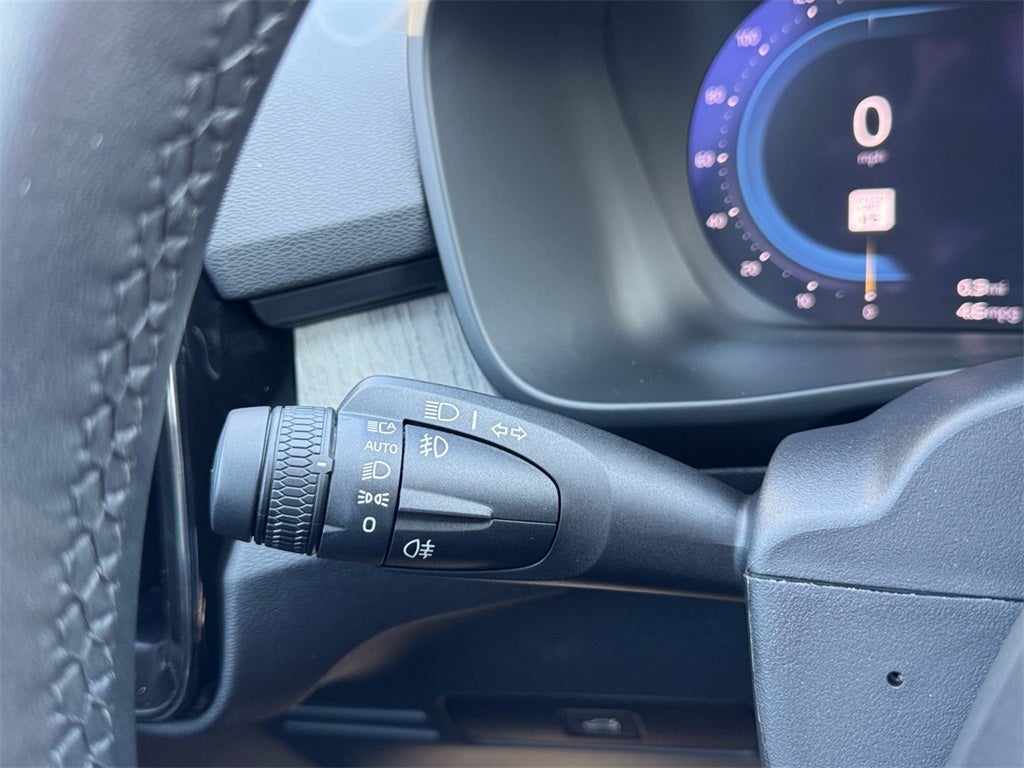 2025 Volvo XC40 B5 Plus Dark Theme *LIFETIME POWERTRAIN*