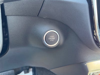 2025 Volvo XC40 B5 Plus Dark Theme *LIFETIME POWERTRAIN*