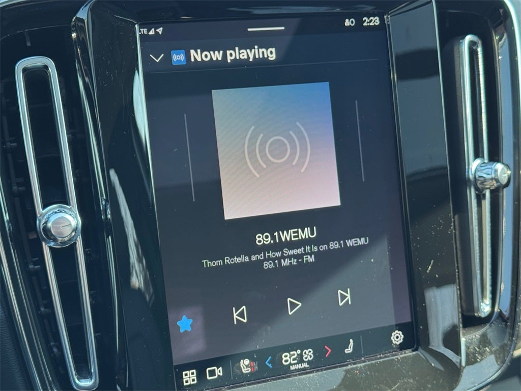 2025 Volvo XC40 B5 Plus Dark Theme *LIFETIME POWERTRAIN*