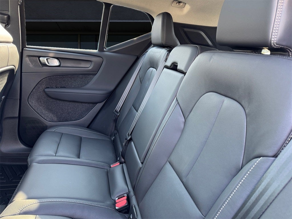 2025 Volvo XC40 B5 Plus Dark Theme *LIFETIME POWERTRAIN*