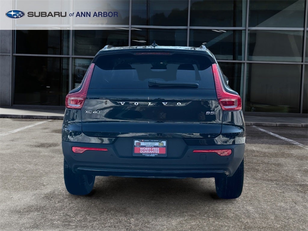 2025 Volvo XC40 B5 Plus Dark Theme *LIFETIME POWERTRAIN*