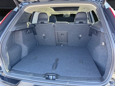 2025 Volvo XC40 B5 Plus Dark Theme *LIFETIME POWERTRAIN*