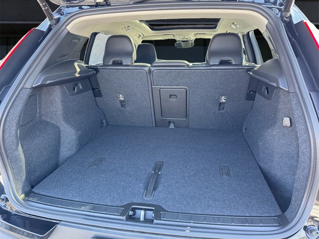 2025 Volvo XC40 B5 Plus Dark Theme *LIFETIME POWERTRAIN*