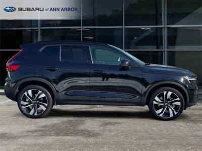 2025 Volvo XC40 B5 Plus Dark Theme *LIFETIME POWERTRAIN*