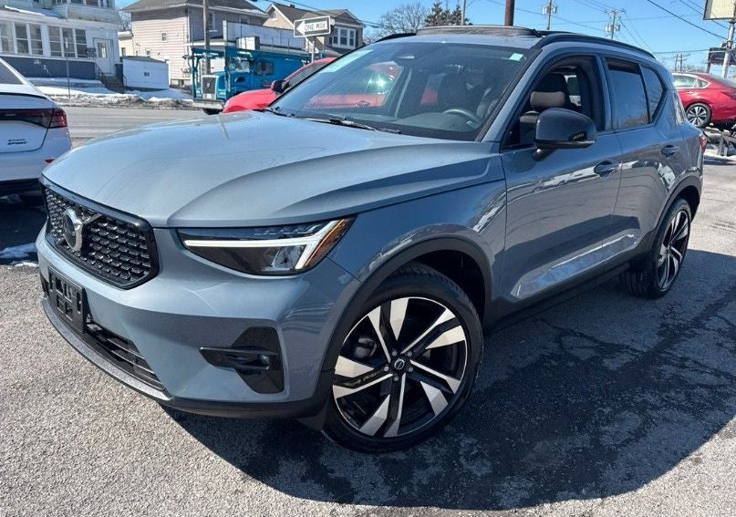 2023 Volvo XC40 B5 Plus Dark Theme *LIFETIME POWERTRAIN*