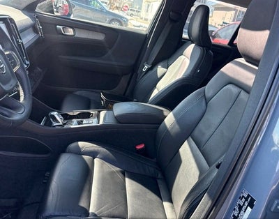 2023 Volvo XC40 B5 Plus Dark Theme *LIFETIME POWERTRAIN*