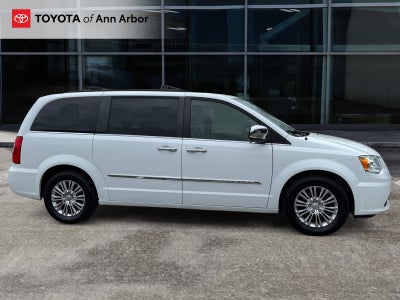 2015 Chrysler Town & Country Touring-L