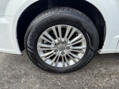 2015 Chrysler Town & Country Touring-L