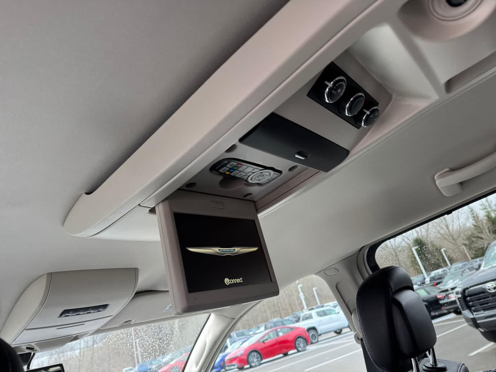 2015 Chrysler Town & Country Touring-L