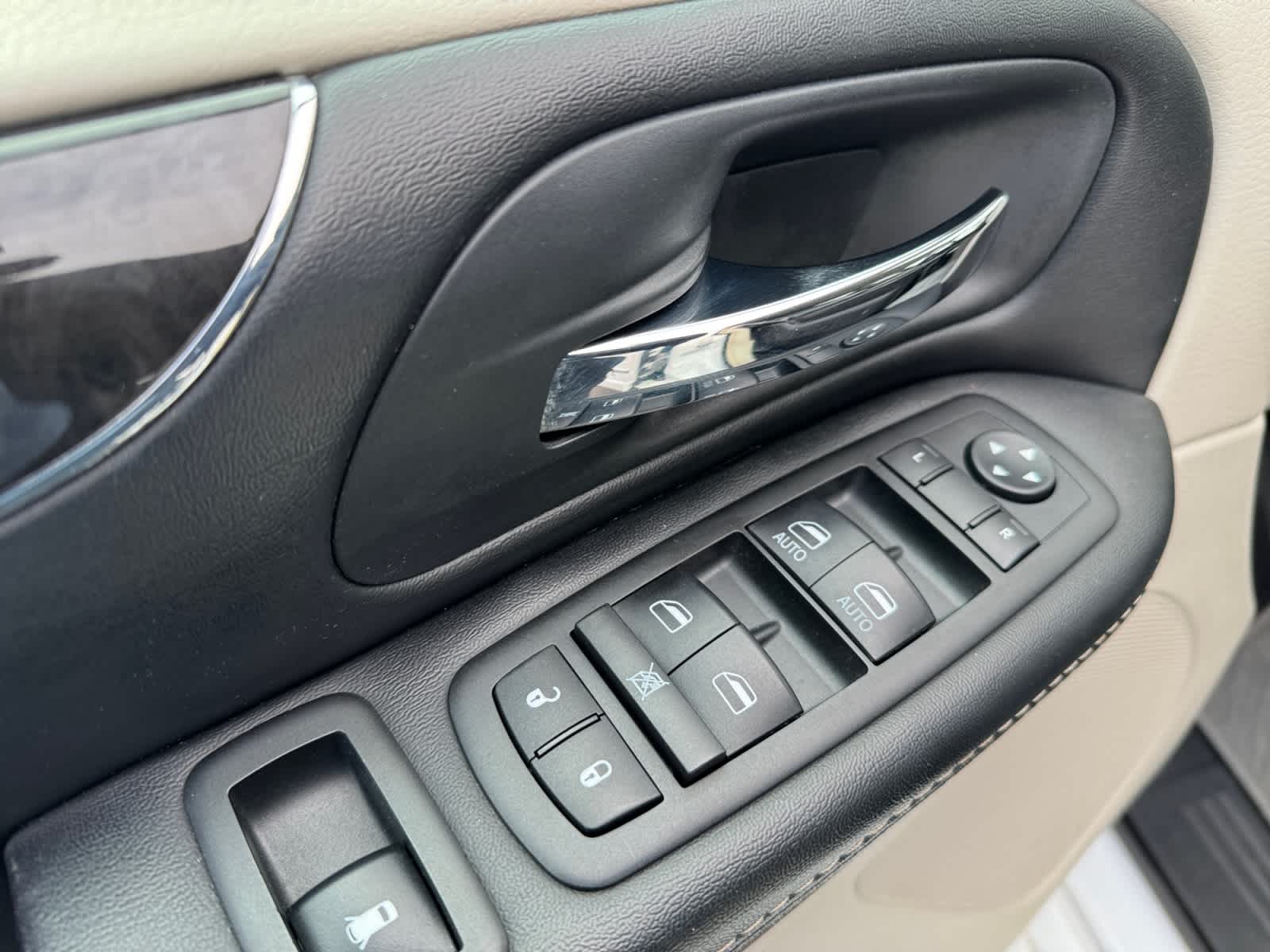 2015 Chrysler Town & Country Touring-L