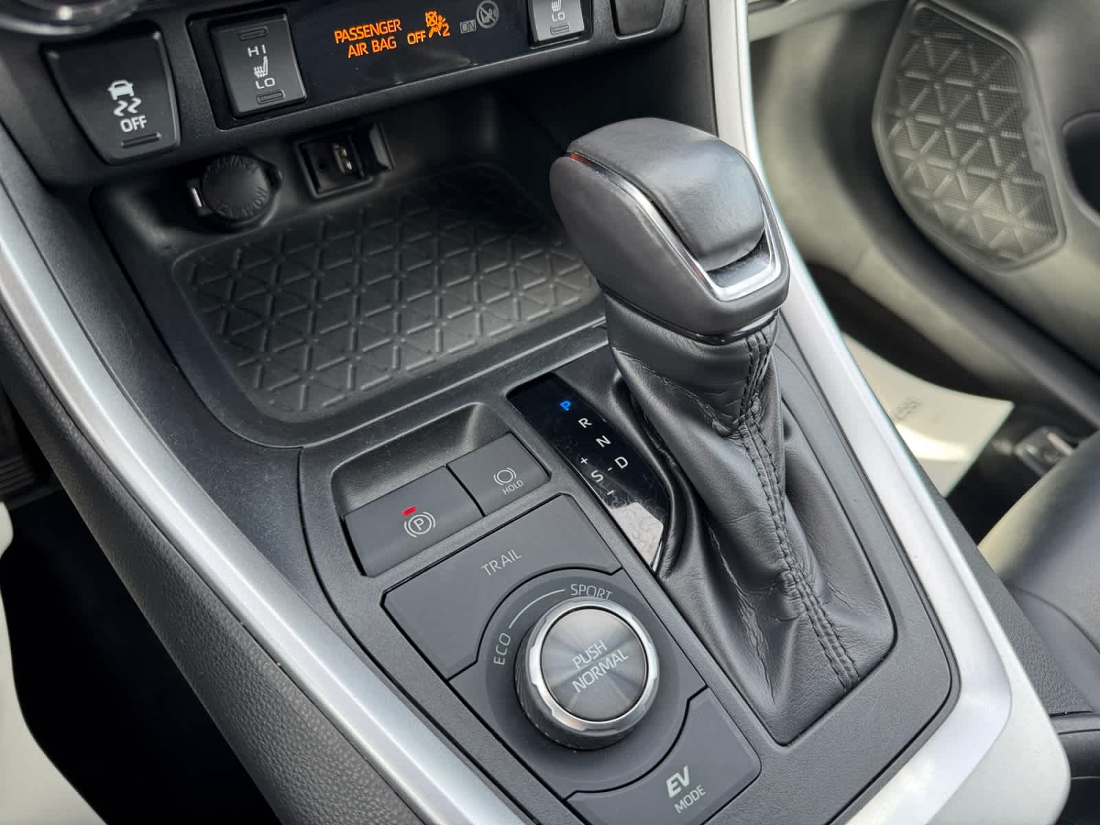 2019 Toyota RAV4 Hybrid XSE