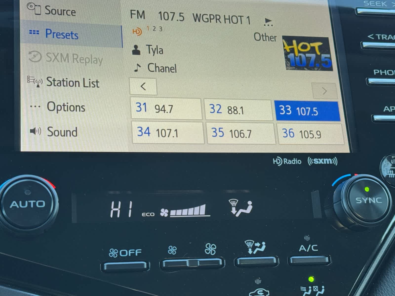 2020 Toyota Camry Hybrid LE