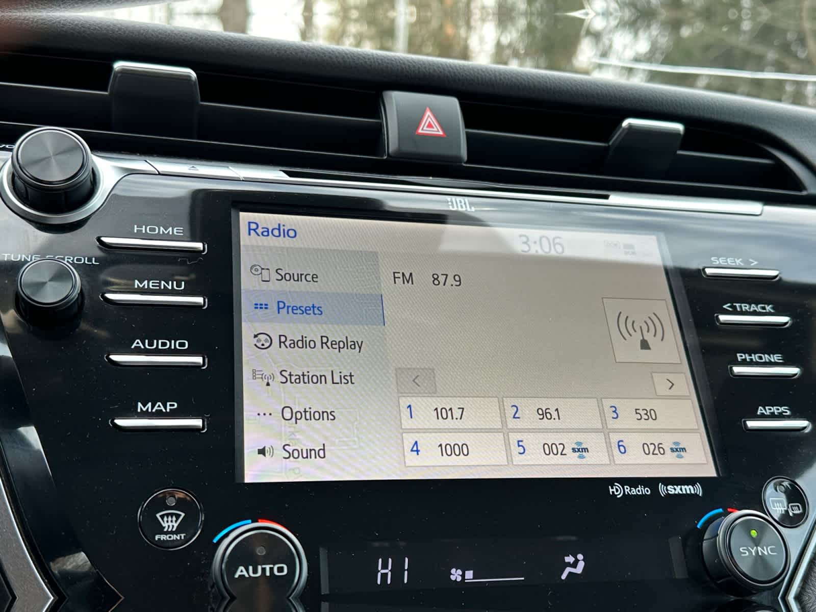 2020 Toyota Camry Hybrid XLE