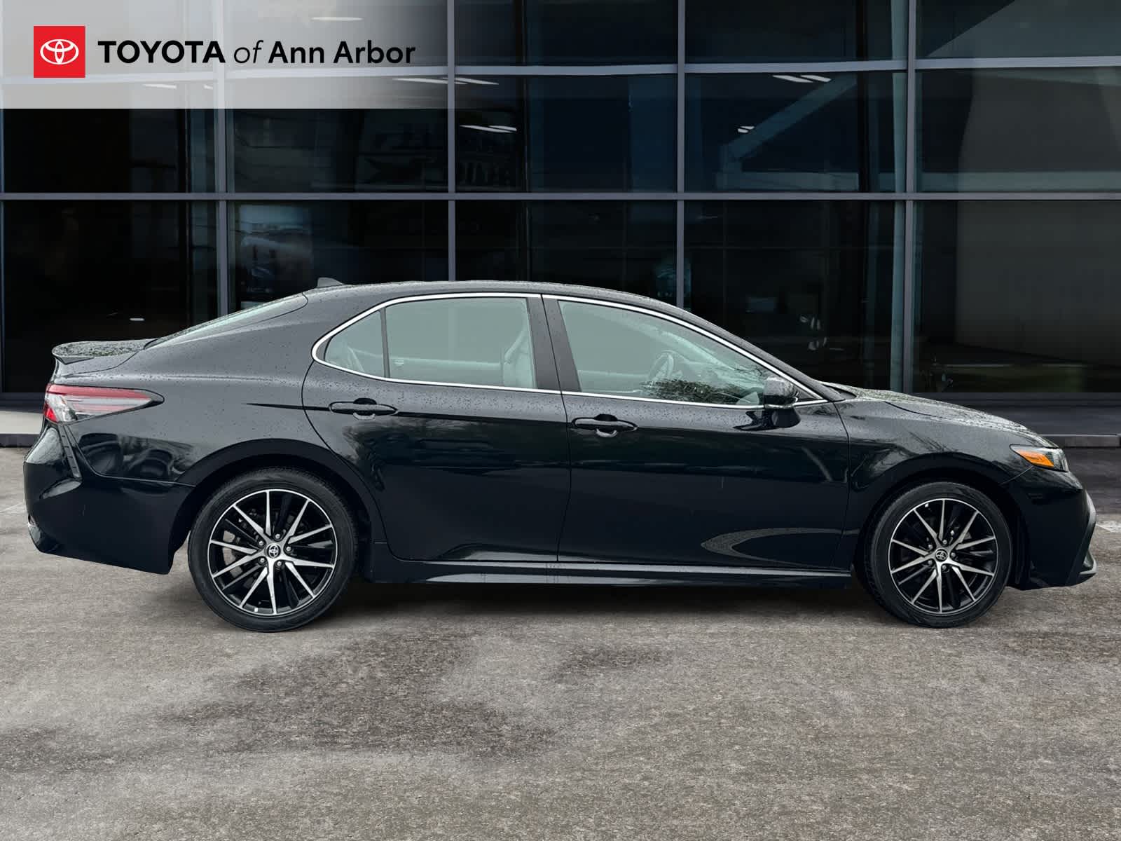 2024 Toyota Camry Hybrid SE