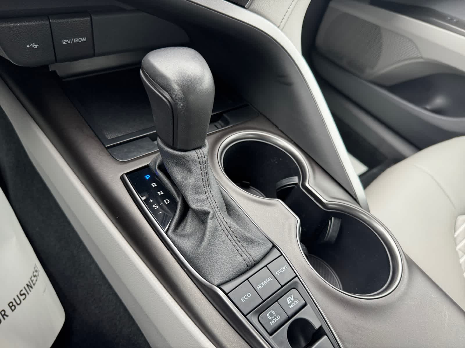 2024 Toyota Camry Hybrid SE