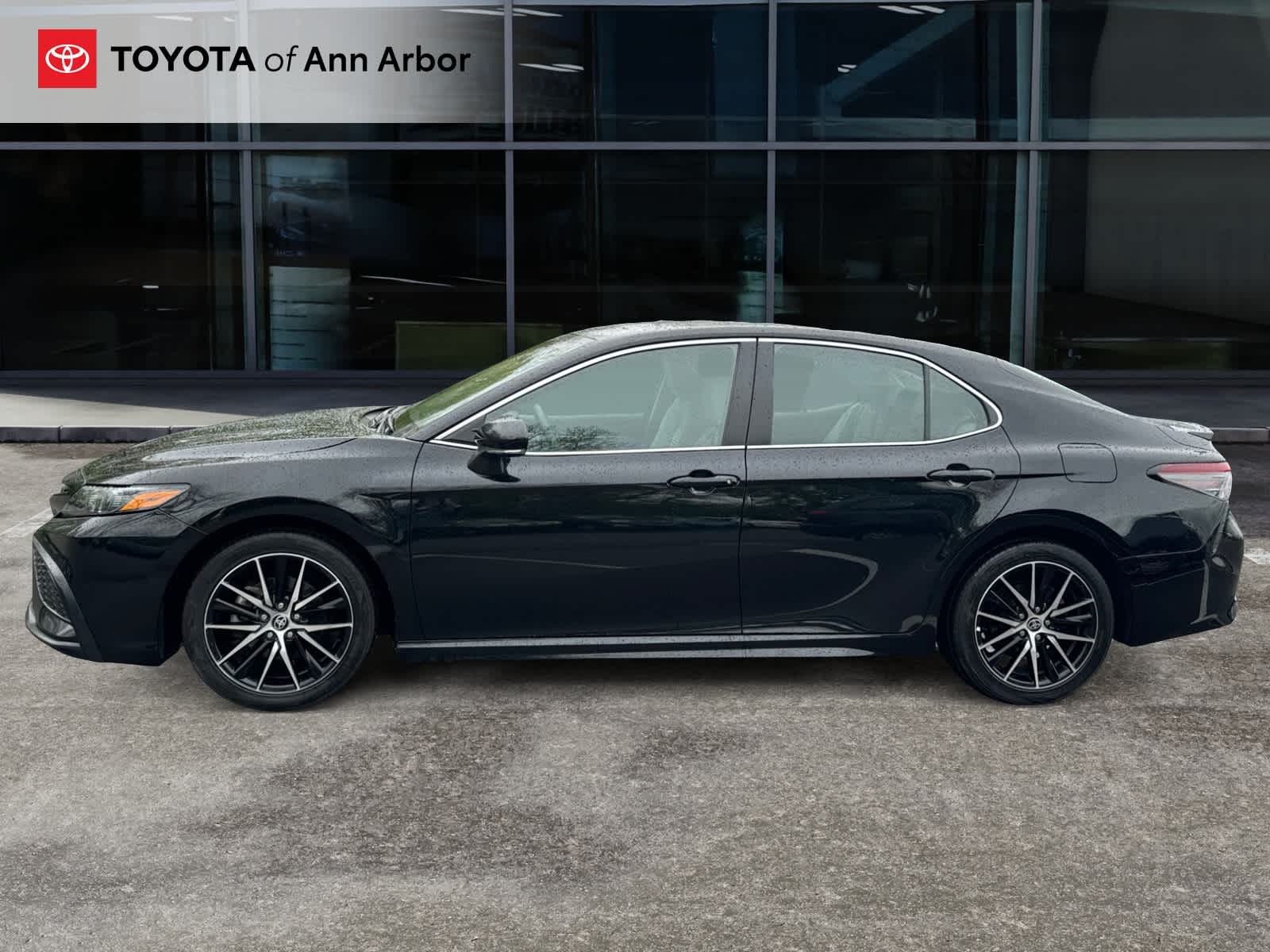 2024 Toyota Camry Hybrid SE