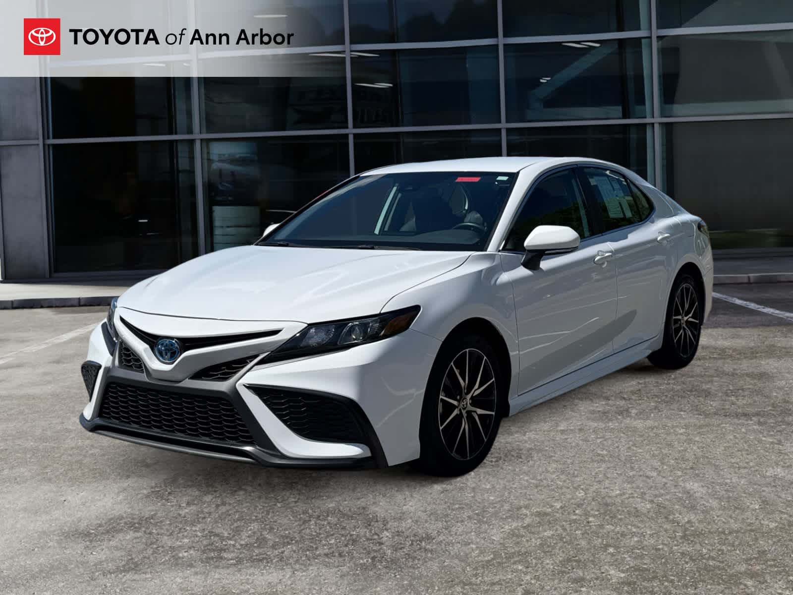 2024 Toyota Camry Hybrid SE