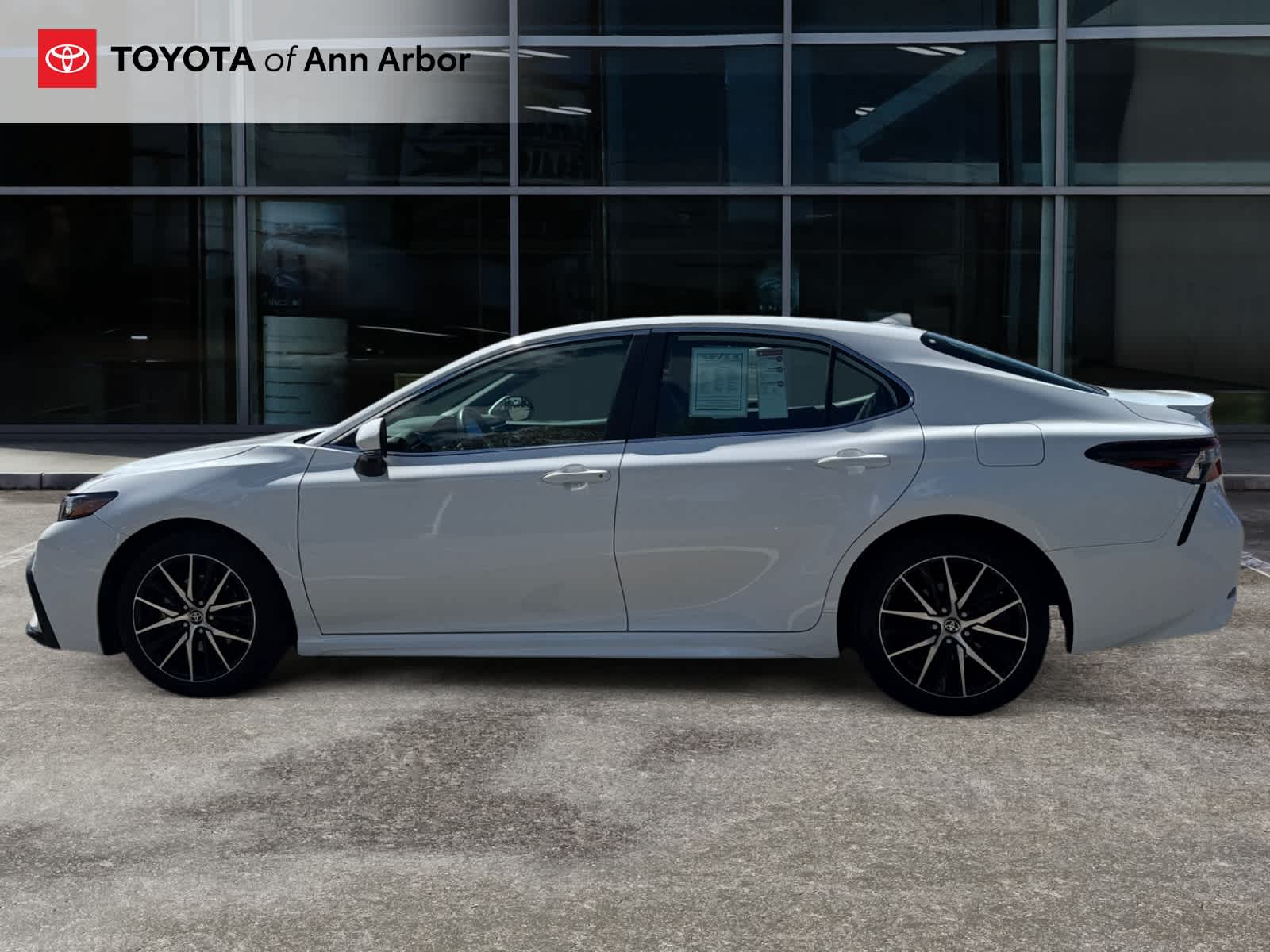 2024 Toyota Camry Hybrid SE