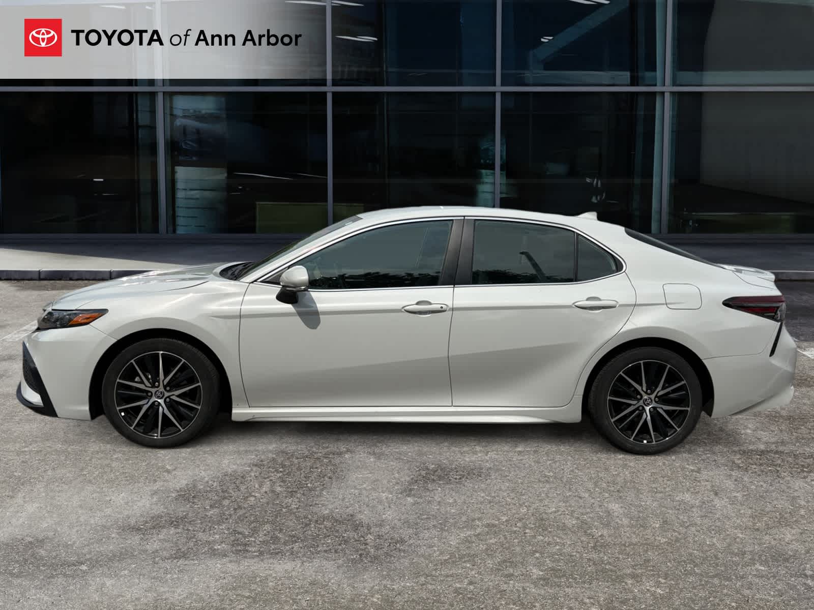 2024 Toyota Camry Hybrid SE