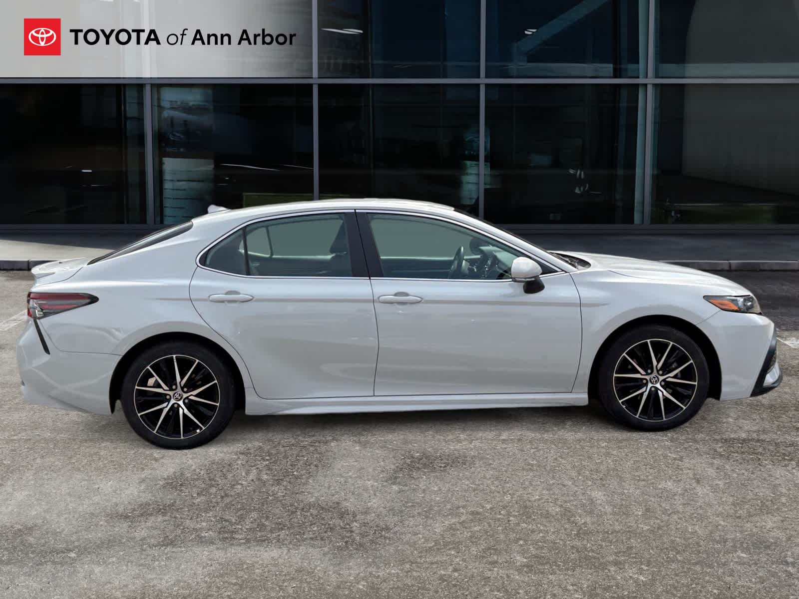 2024 Toyota Camry Hybrid SE