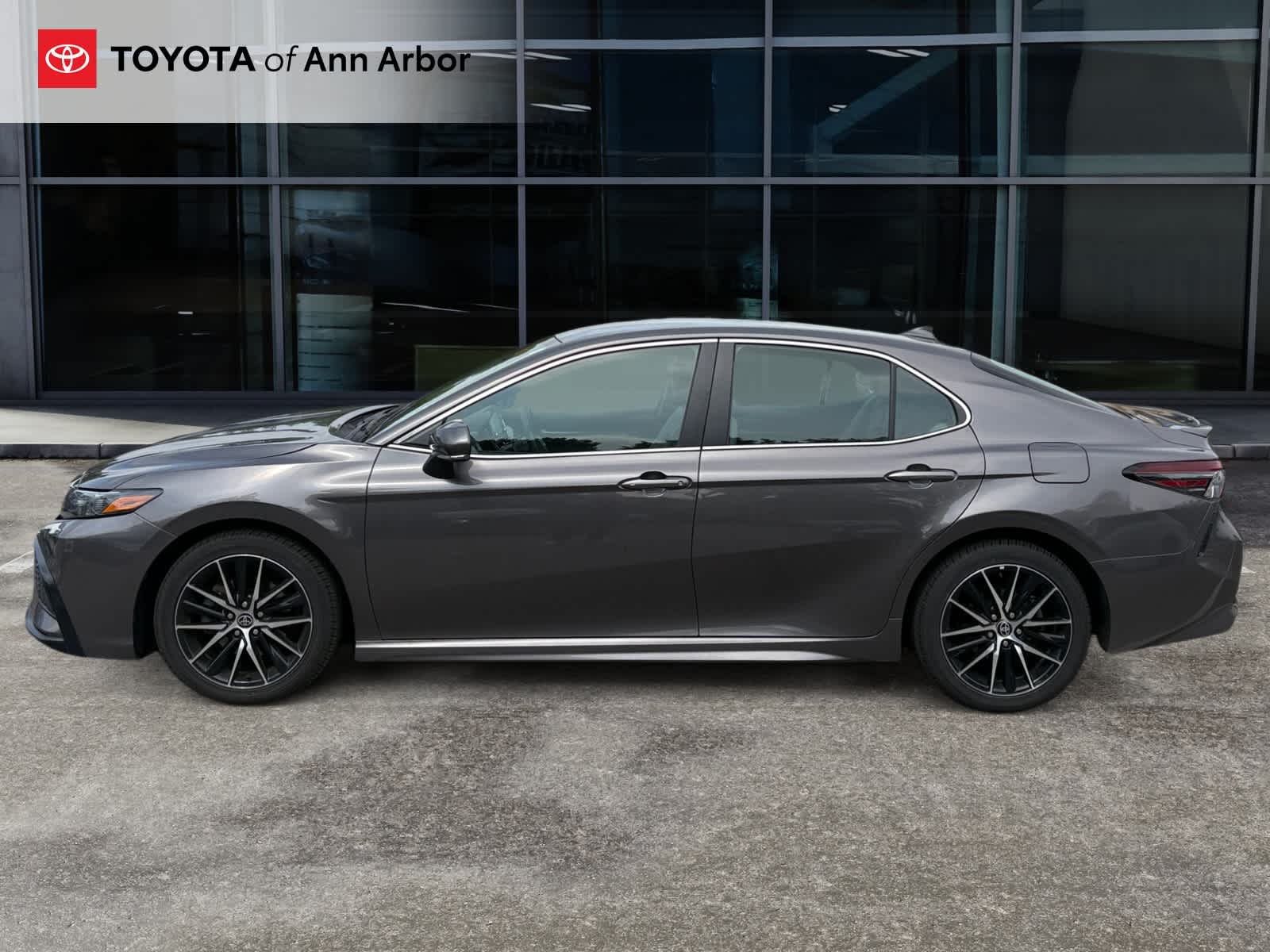 2023 Toyota Camry Hybrid SE
