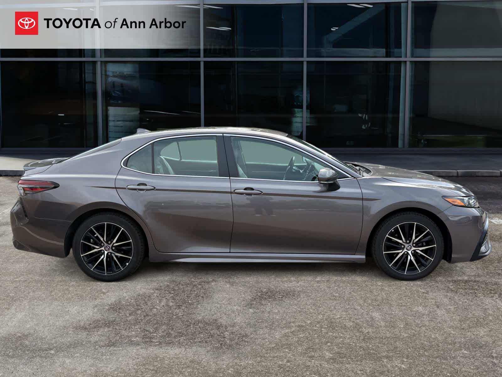 2023 Toyota Camry Hybrid SE