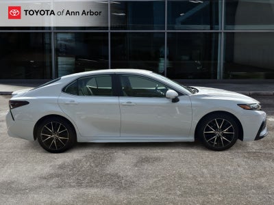 2024 Toyota Camry Hybrid SE